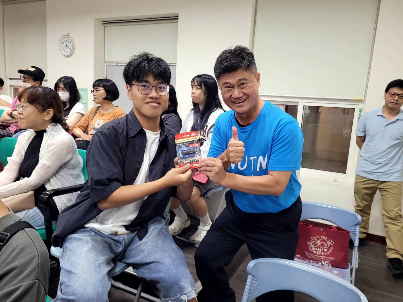 13．恭喜同學獲得大獎